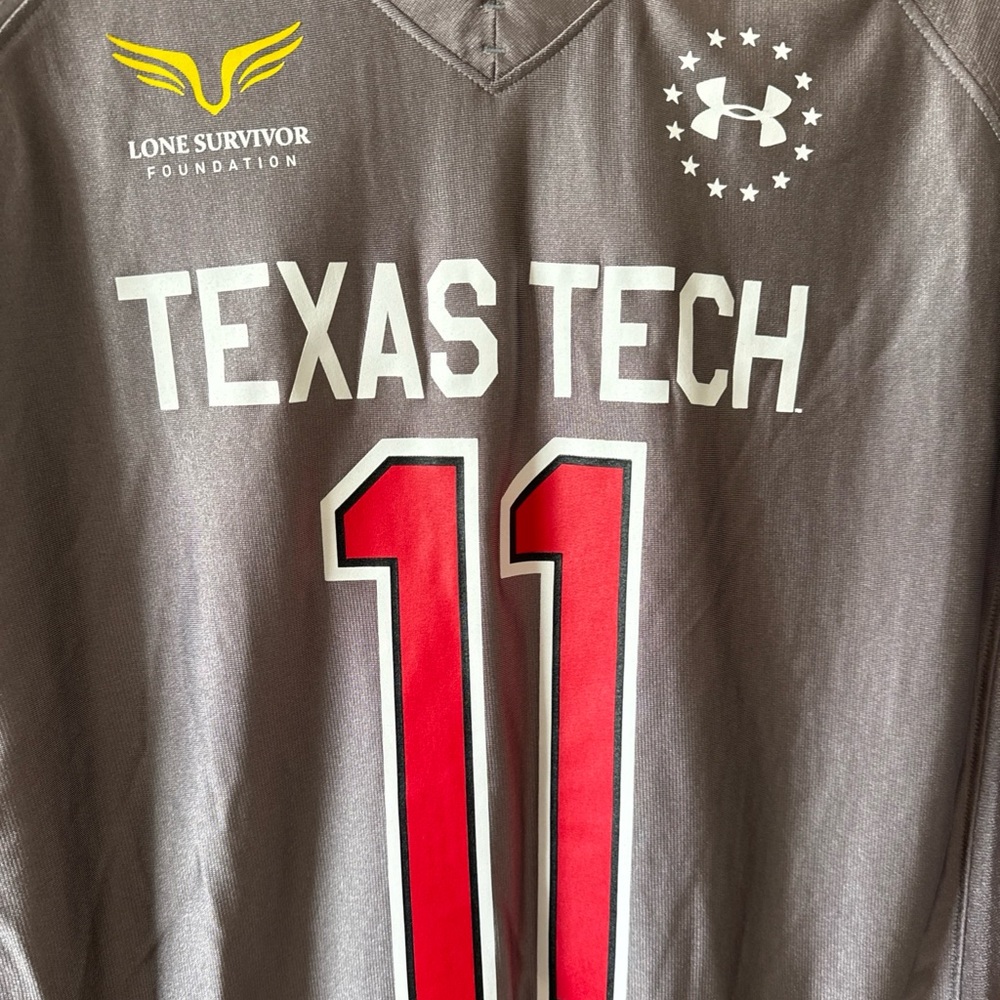 Men’s Under Armour Texas Tech Red Raiders #11 Lone Survivor Jersey Sz L - RARE - Picture 2 of 6